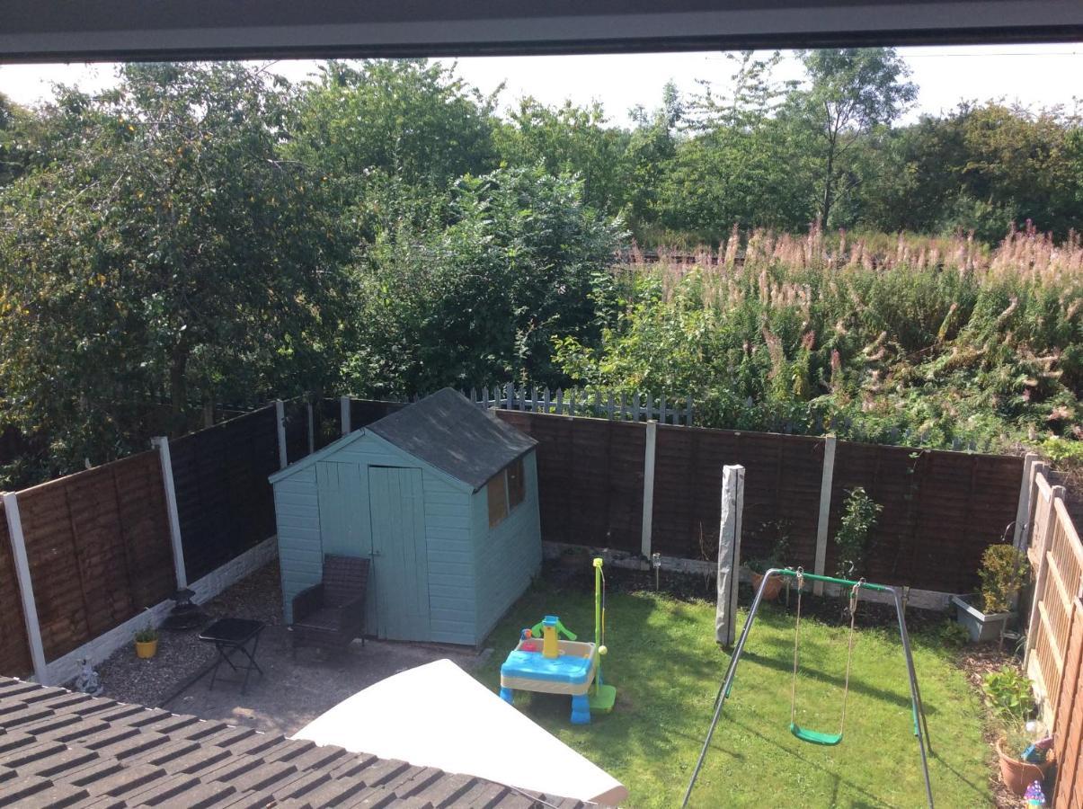 Stunning Homestay In Wolverhampton Bushbury Exterior foto